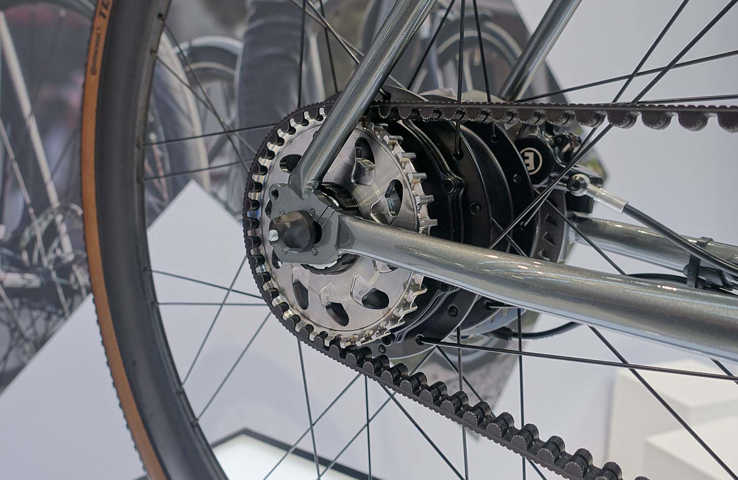 3x3 NINE: Wartungsfreie Nabenschaltung für maximale Belastung, made in Germany 1 3x3 NINE Nabenschaltung Urban E Bike Eurobike Mika Amaro