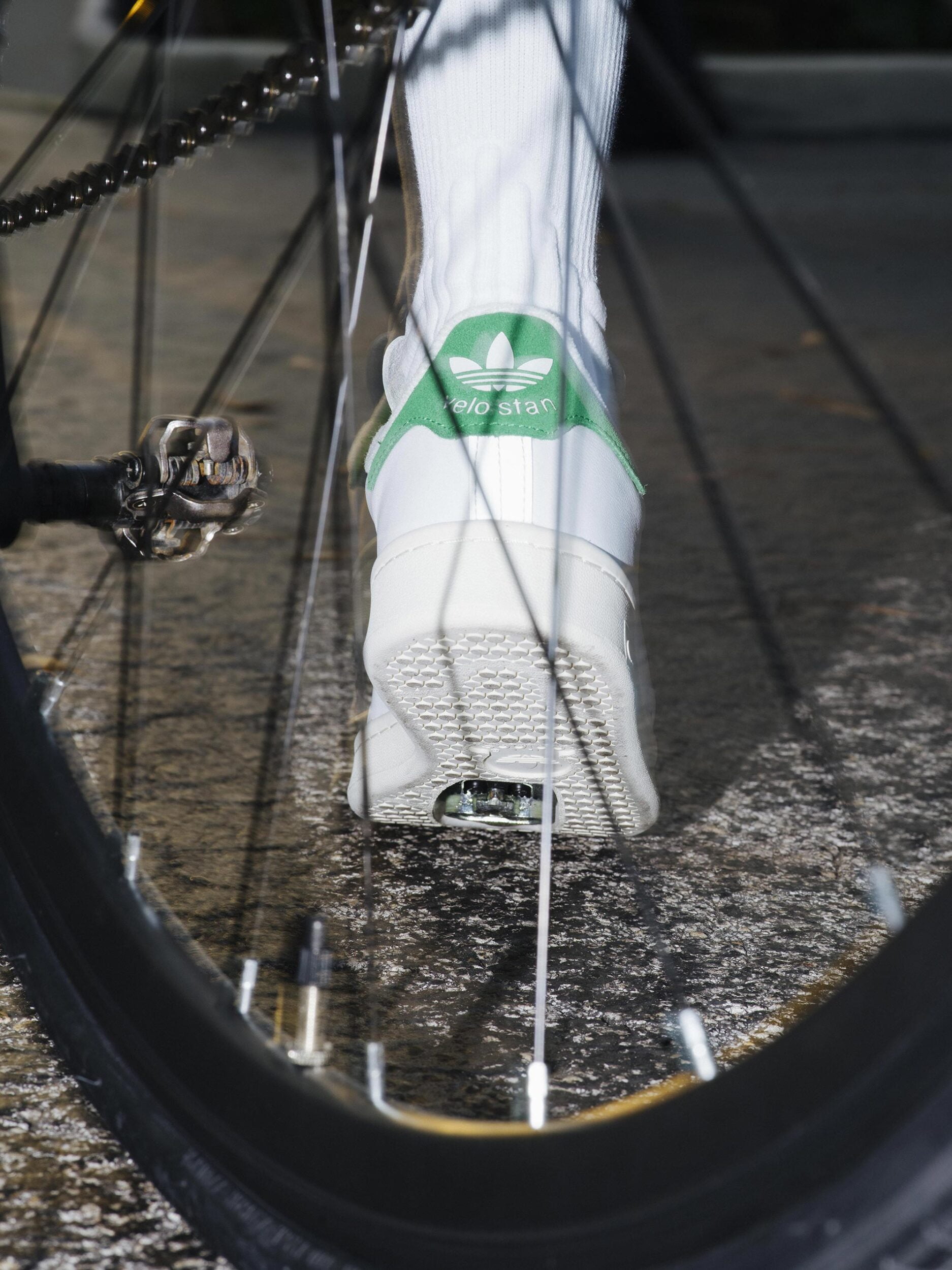 Adidas VeloStan Smith: die Neuinterpretation des ikonischen Sneakers fürs Fahrrad 3 Adidas VeloStan Smith Klickpedal Bike Sneaker 5