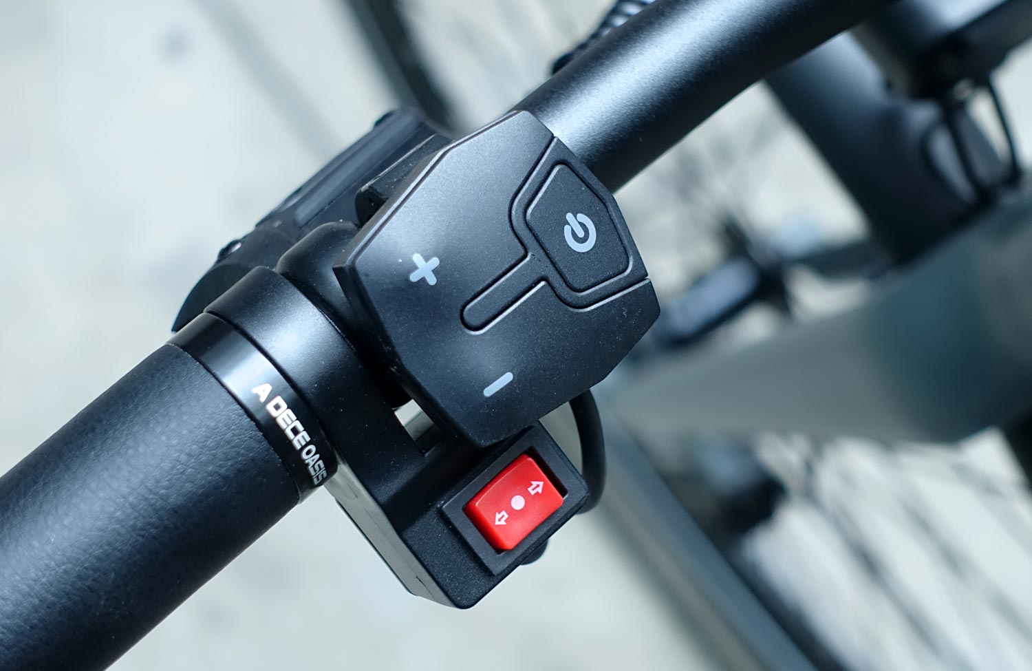Modern technology for small money: our review of the ADO Air 30 Ultra with innovative automatic transmission 3 ADO Air 30 Ultra Test Review Urban E Bike Controller