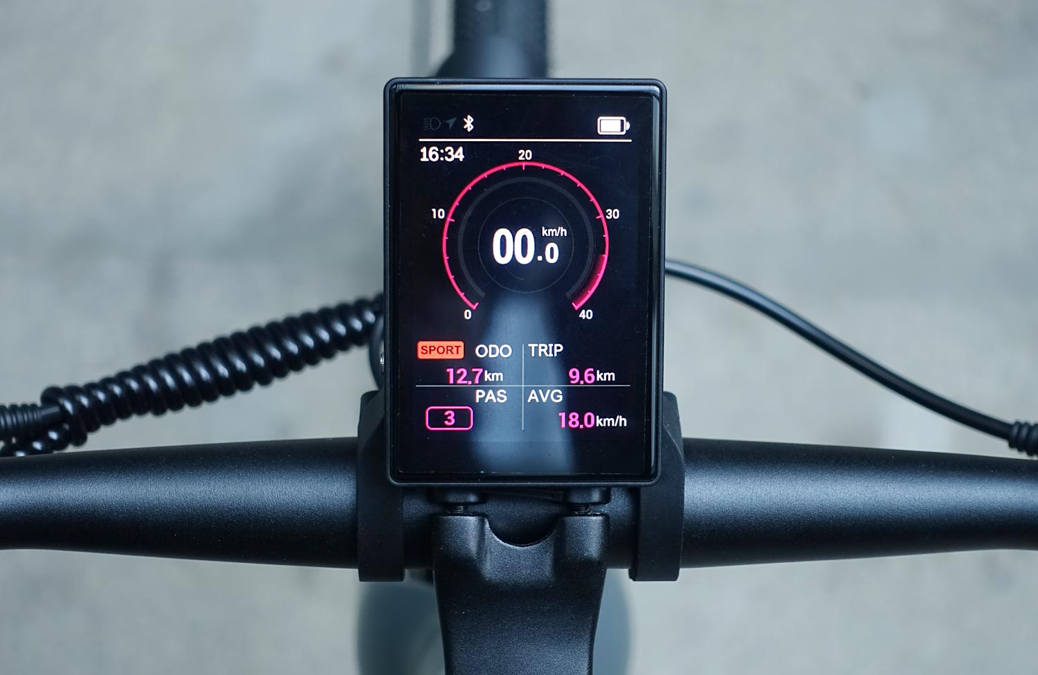 Modern technology for small money: our review of the ADO Air 30 Ultra with innovative automatic transmission 4 ADO Air 30 Ultra Test Review Urban E Bike Display