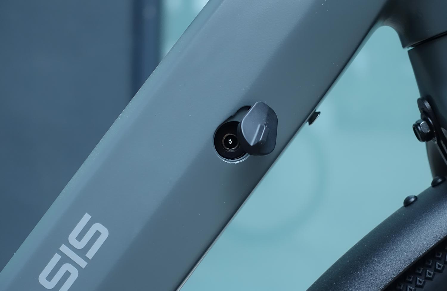 Modern technology for small money: our review of the ADO Air 30 Ultra with innovative automatic transmission 8 ADO Air 30 Ultra Test Review Urban E Bike Ladeanschluss