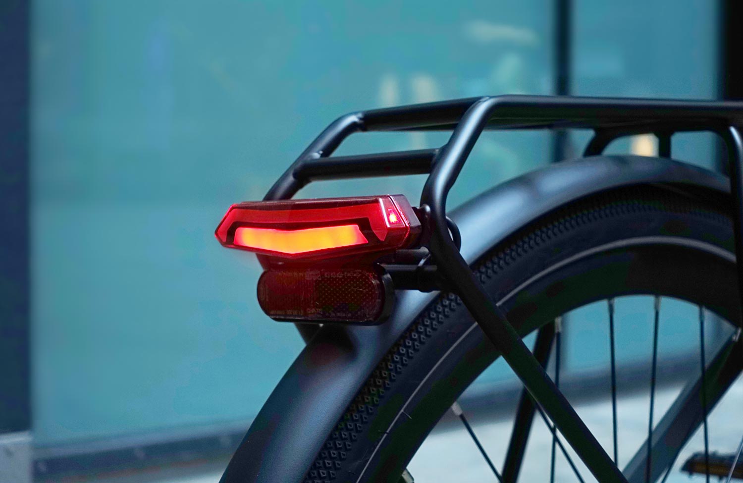 Modern technology for small money: our review of the ADO Air 30 Ultra with innovative automatic transmission 7 ADO Air 30 Ultra Test Review Urban E Bike Ruecklicht