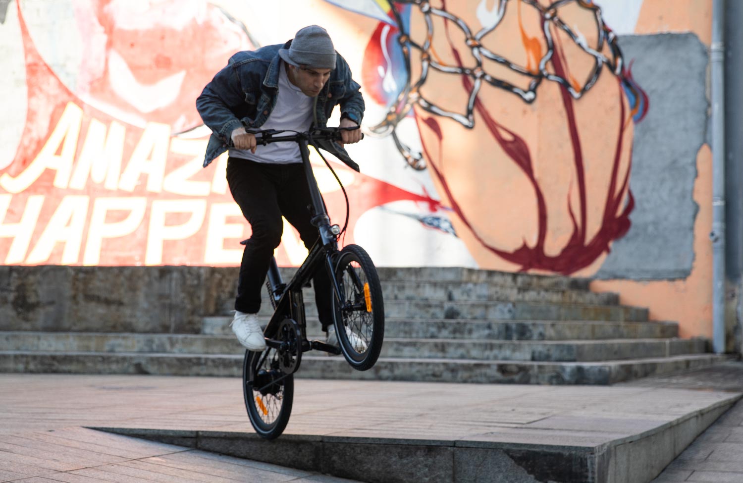 ADO Air Carbon: das leichte Faltrad soll nur 12,5 kg wiegen – inklusive E-Antrieb! 1 ADO Air Carbon Lightweight Carbon Folding E Bike Ride