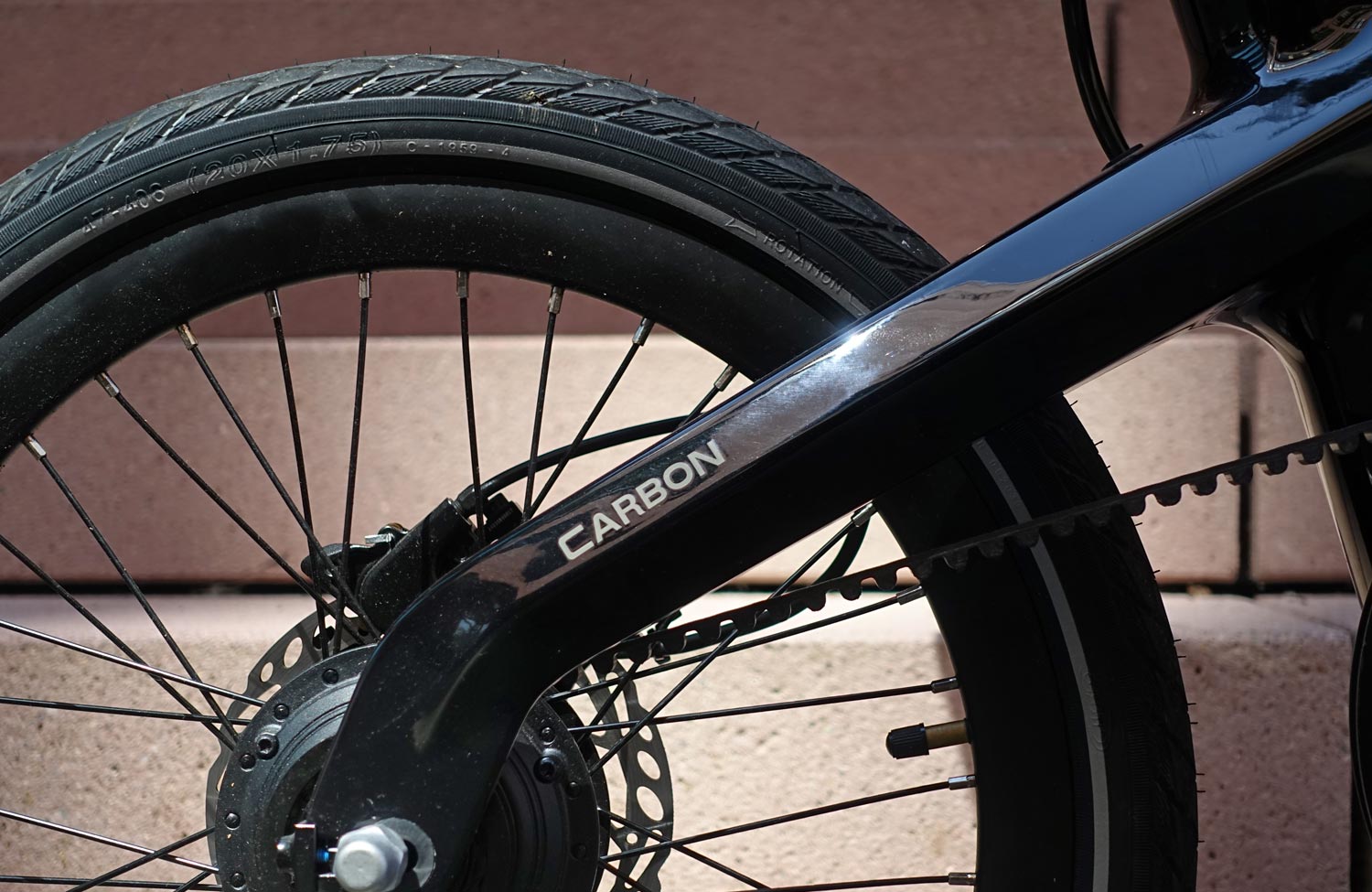ADO Air Carbon im Test: Lohnt sich das leichte Elektro-Faltrad mit GPS und Riemenantrieb? 4 ADO Air Carbon Test Review Faltrad Klapprad E Bike Hinterbau