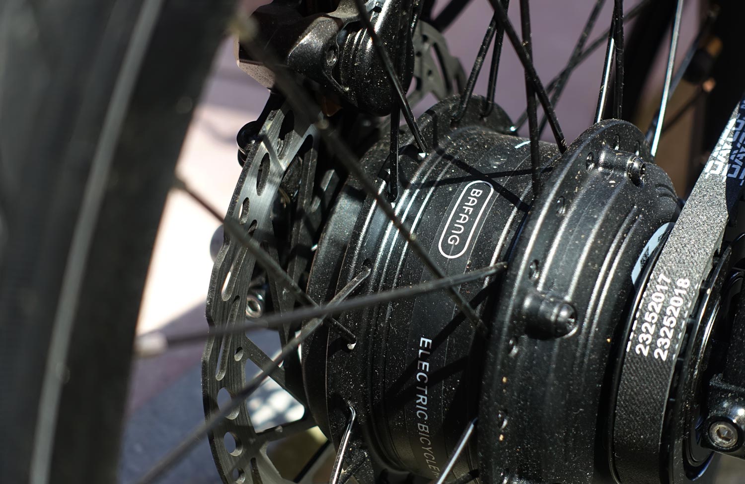 ADO Air Carbon im Test: Lohnt sich das leichte Elektro-Faltrad mit GPS und Riemenantrieb? 2 ADO Air Carbon Test Review Faltrad Klapprad E Bike Motor Zahnriemen
