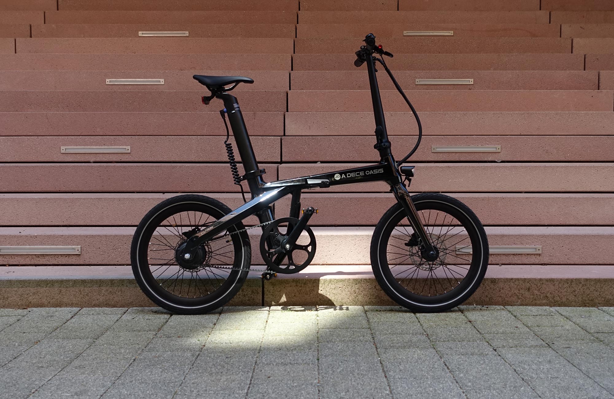 ADO Air Carbon im Test: Lohnt sich das leichte Elektro-Faltrad mit GPS und Riemenantrieb?