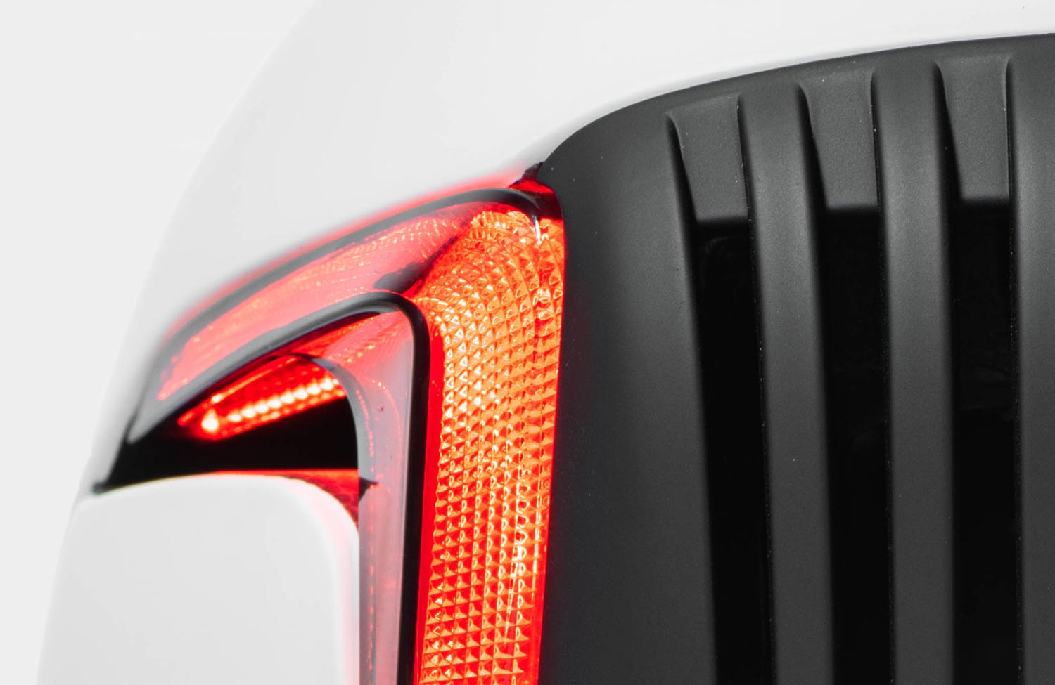 Sichtbarkeit bringt Sicherheit: Alpina Brighton-Fahrradhelm mit Frontlicht, Rücklicht und automatischem Bremslicht 1 Alpina Brighton Mips Fahrradhelm 2023 COB LED