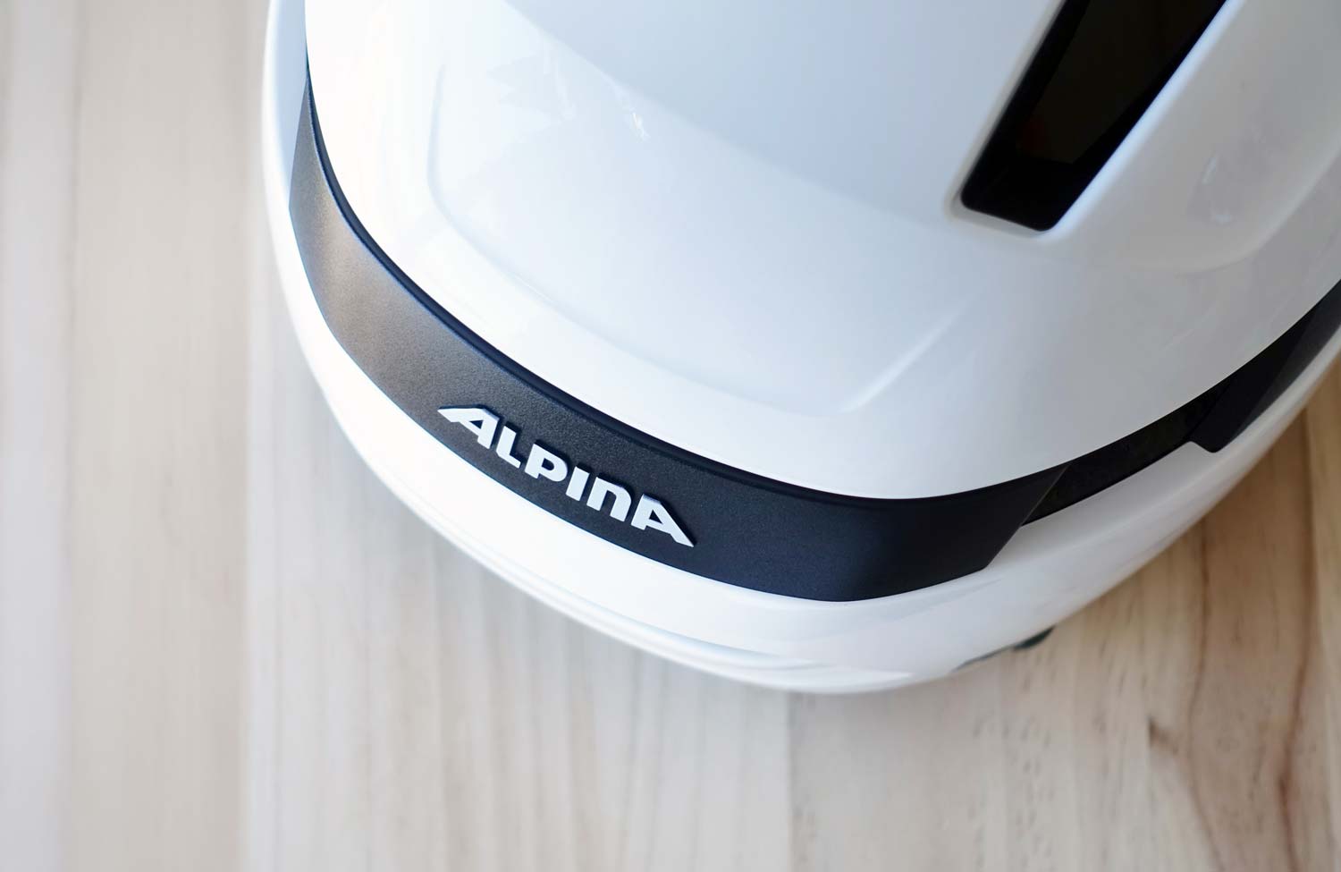 Stylisher Fahrradhelm zu einem attraktiven Preis: Der Alpina Soho im Detail 2 Alpina Soho Test Review Urban Bike Helm White Back 1