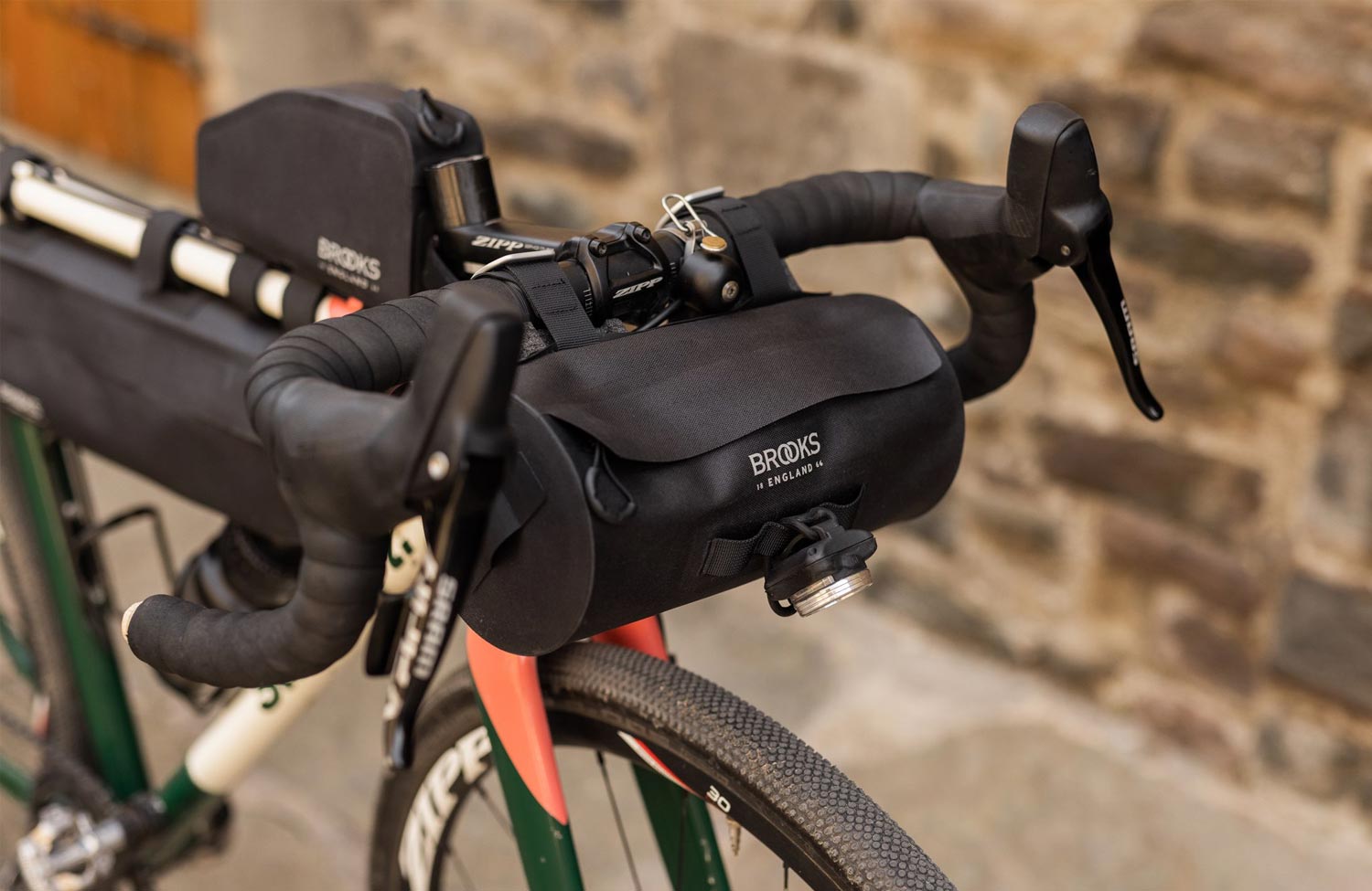 Neue Farben, neue Taschen: Brooks erweitert die Scape-Serie 4 Brooks Scape Series Black Bike Bags Pannier