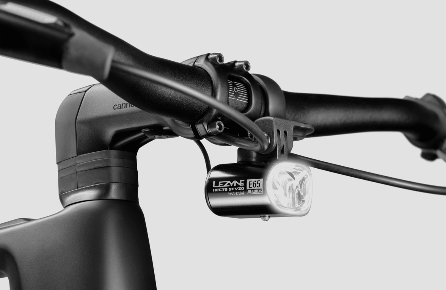 Cannondale Tesoro Neo Carbon: leichtes Urban E-Bike mit neuem Bosch-Motor 3 Cannondale Tesoro Neo Carbon Urban E Bike Cockpit