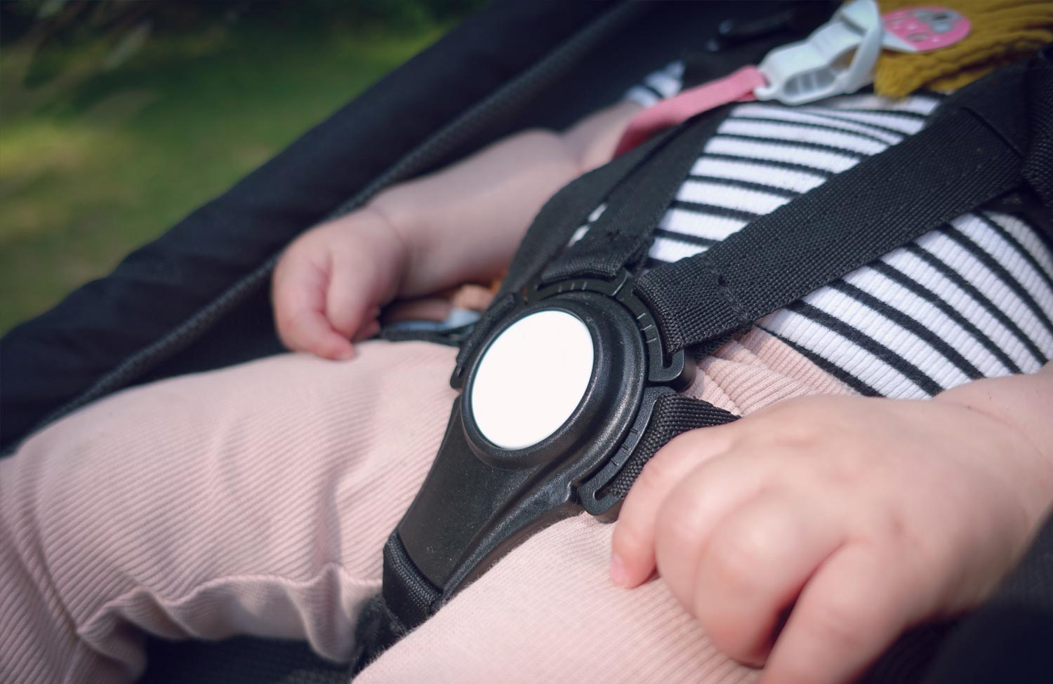 Die erste Saison mit Kinder-Fahrradanhänger: der Croozer Kid Vaaya im Test 7 Croozer Kid Vaaya 2 Test Review Gurt