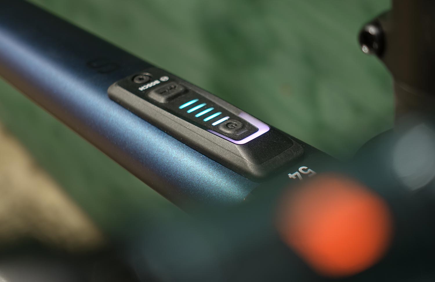 Kurz im Test: Cube Editor Hybrid – sportliches Urban E-Bike mit Nabenschaltung 6 Cube Editor Hybrid SLT 400X Test Review Controller