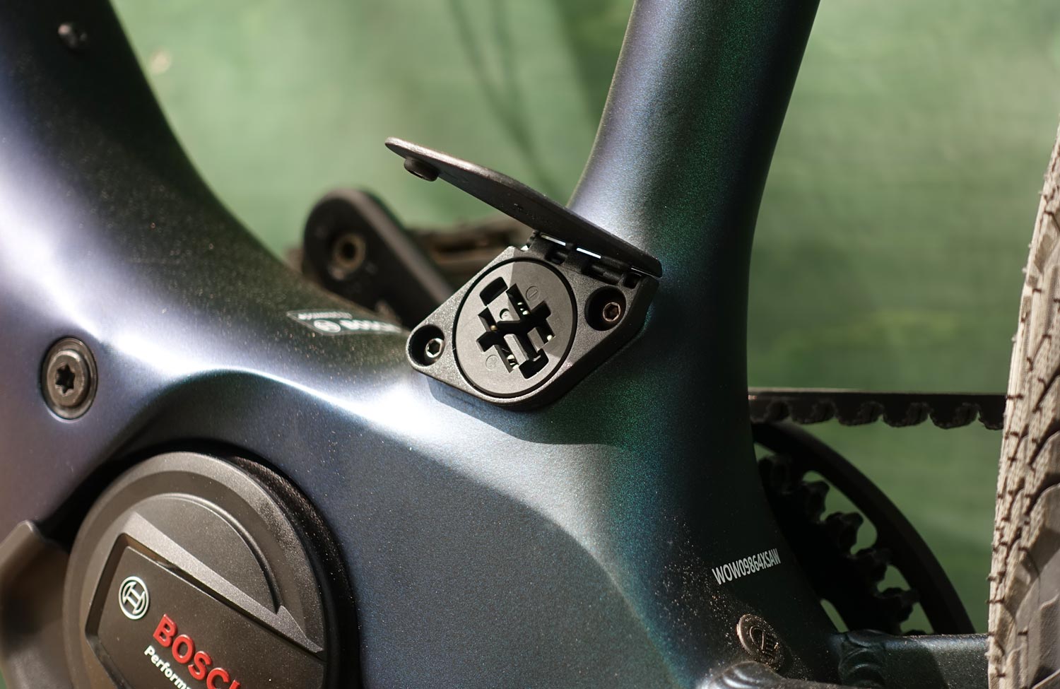 Kurz im Test: Cube Editor Hybrid – sportliches Urban E-Bike mit Nabenschaltung 5 Cube Editor Hybrid SLT 400X Test Review Ladebuchse