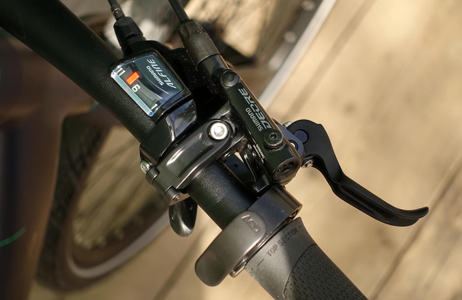 Kurz im Test: Cube Editor Hybrid – sportliches Urban E-Bike mit Nabenschaltung 2 Cube Editor Hybrid SLT 400X Test Review Lenker