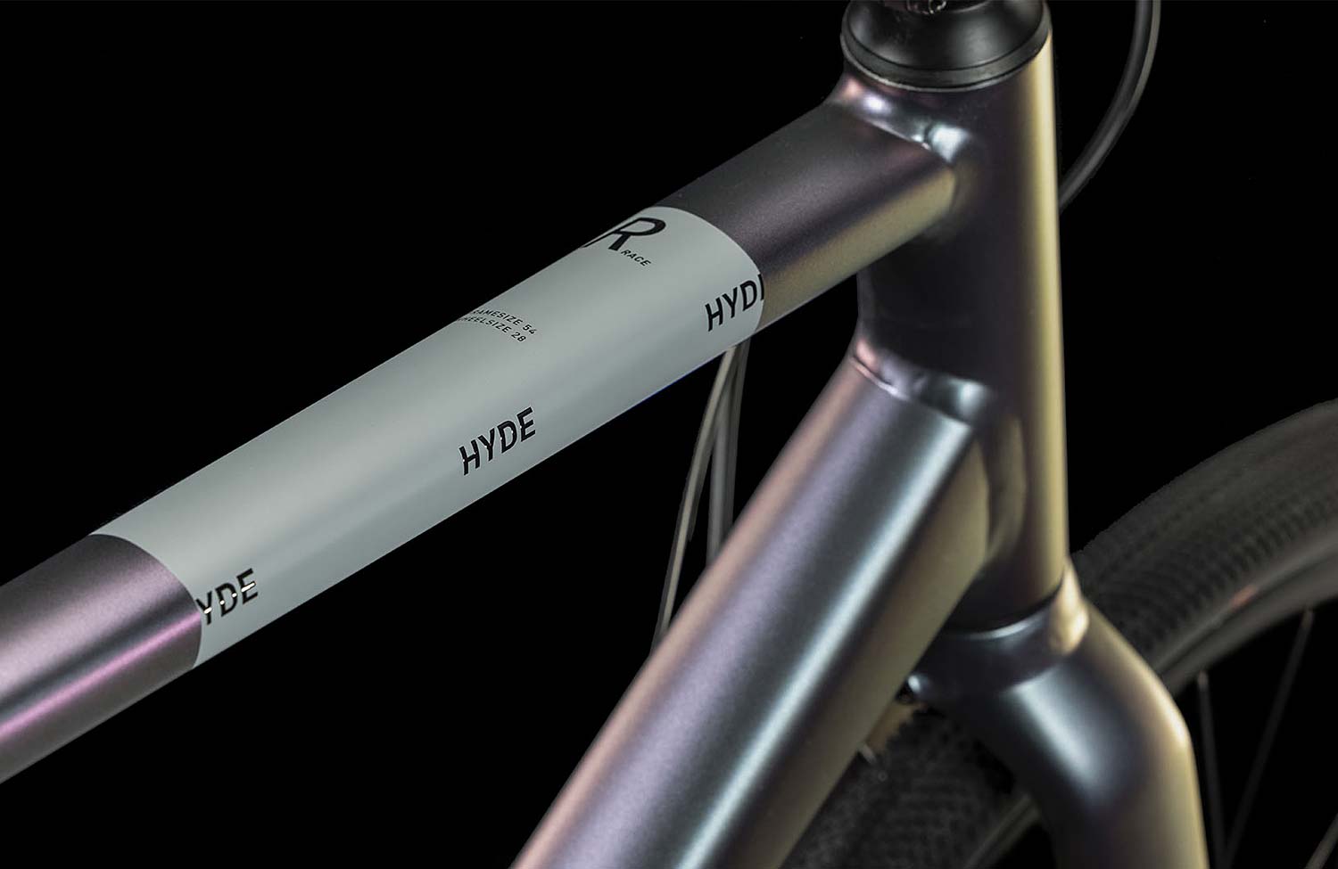 Hingucker: Cube Hyde und Editor starten mit außergewöhnlicher Lackierung in die neue Saison 2 Cube Hyde Race 2023 Urban Bike Logo Bar