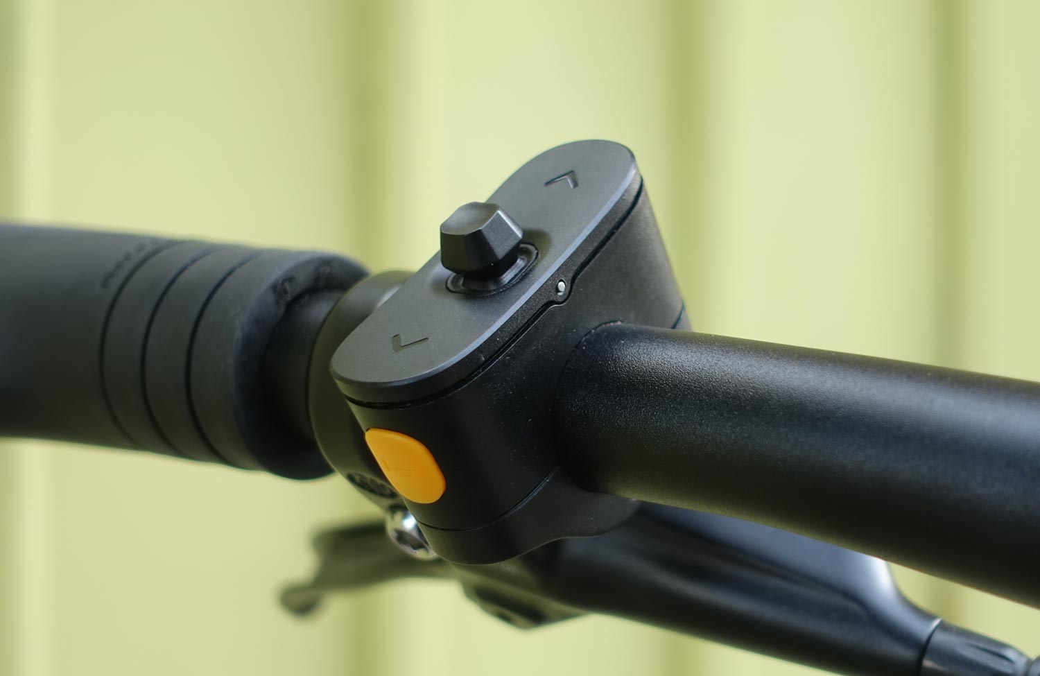 Automatisch gut? Das preiswerte Decathlon BTWIN LD920E LF im Test mit innovativem E-Antrieb 6 Decathlon BTWIN LD920E LF Test Review Controller