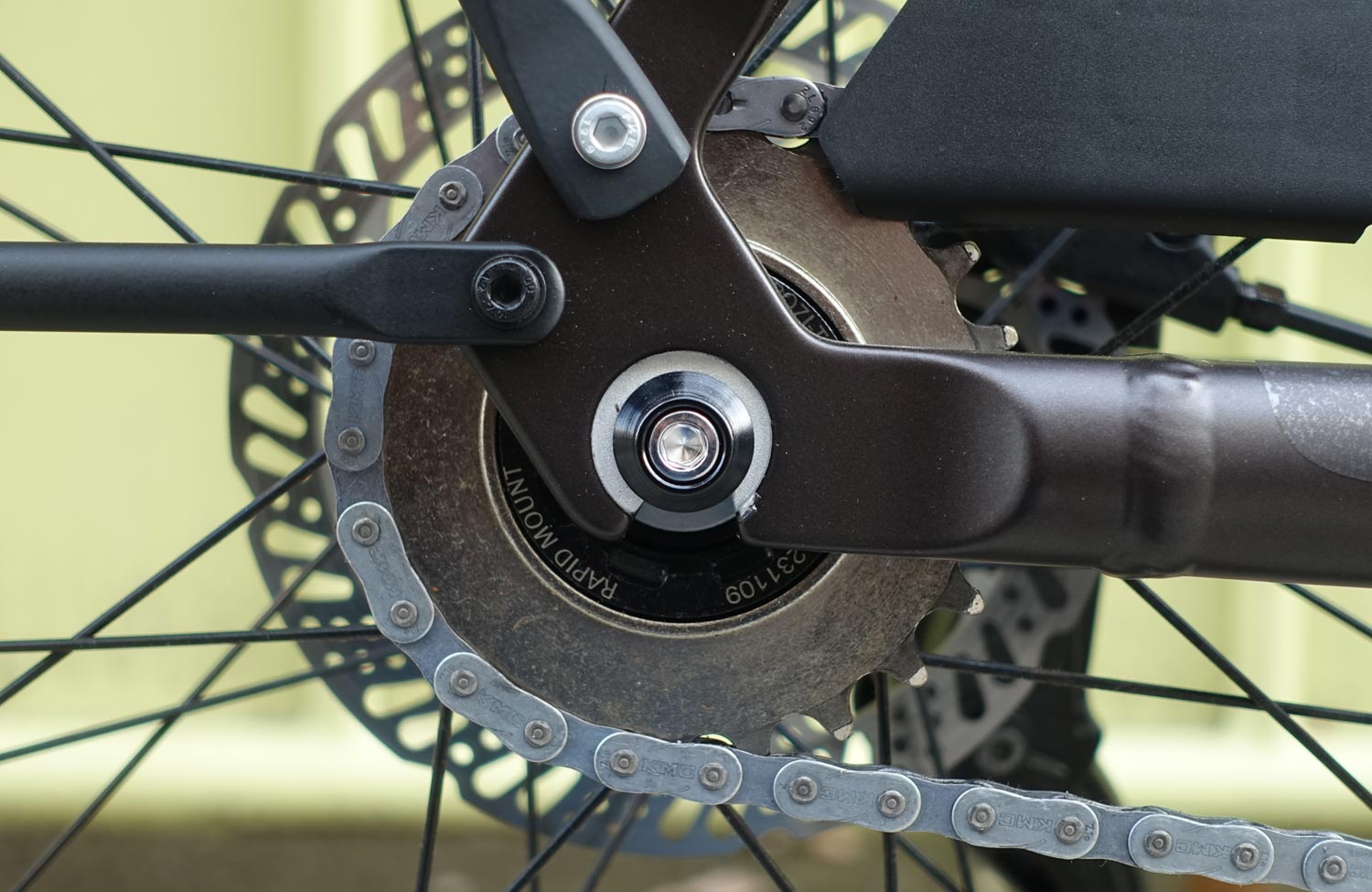 Automatisch gut? Das preiswerte Decathlon BTWIN LD920E LF im Test mit innovativem E-Antrieb 2 Decathlon BTWIN LD920E LF Test Review Owuru Kette