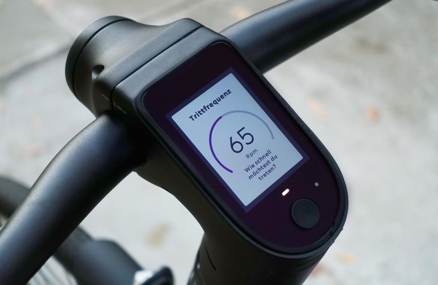 Automatisch gut? Das preiswerte Decathlon BTWIN LD920E LF im Test mit innovativem E-Antrieb 7 Decathlon BTWIN LD920E LF Test Review Owuru Trittfrequenz
