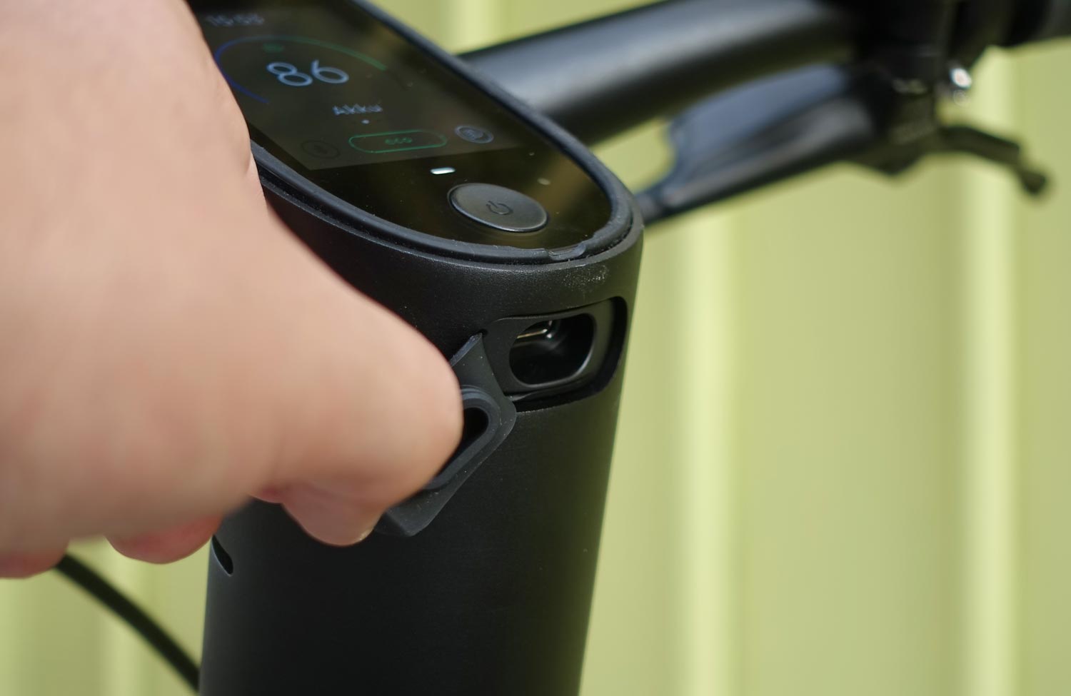 Automatisch gut? Das preiswerte Decathlon BTWIN LD920E LF im Test mit innovativem E-Antrieb 5 Decathlon BTWIN LD920E LF Test Review USB C