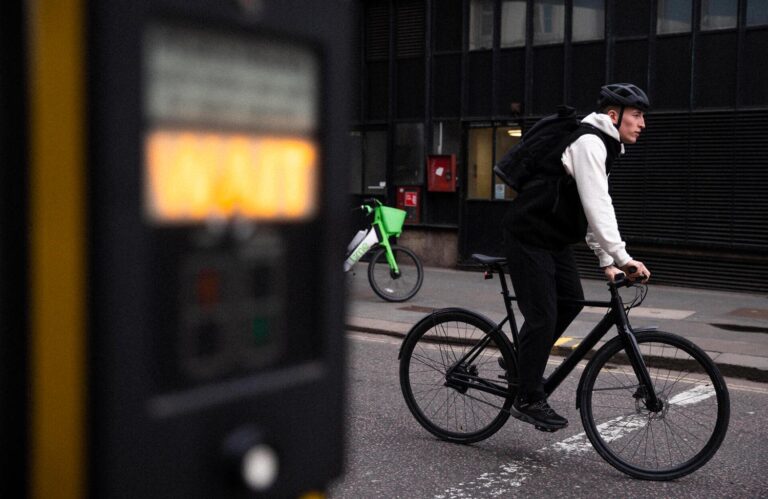 Elops-Speed-900E-Connect-Urban-Bike