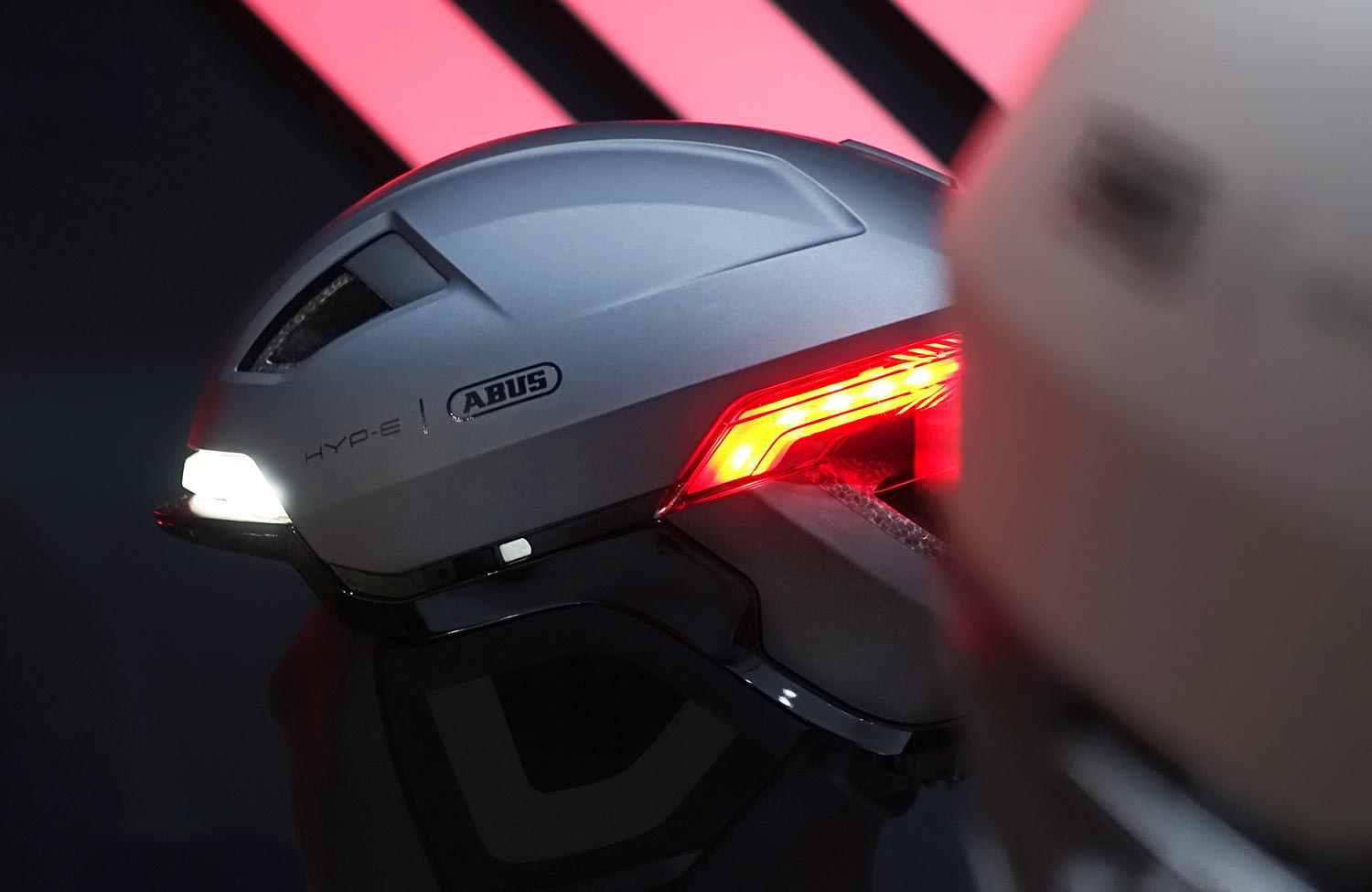Urban Bike Highlights: Die Neuheiten der Eurobike 2024 im Messerundgang 55 Eurobike 2024 Abus Hyp E Helm