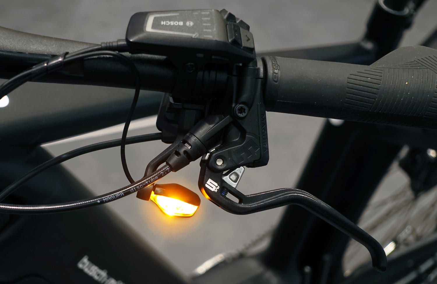 Rückschau und Ausblick: Welche Urban Bike-Neuheiten erwarten uns 2025? 18 Eurobike 2024 Busch Mueller Turntec Blinker