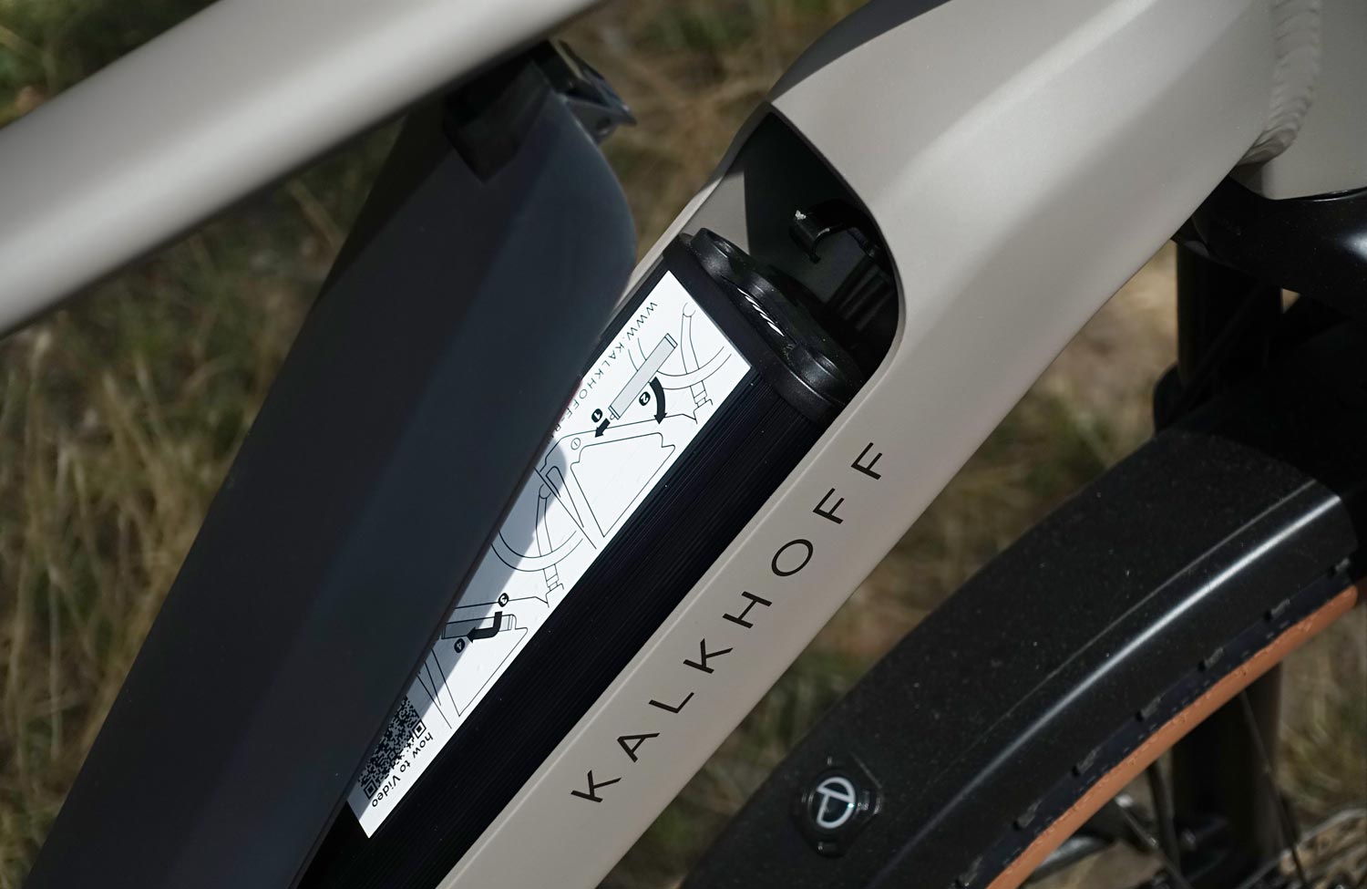 Kalkhoff Entice L Advance im Test: Leichtes SUV E-Bike für Alltag und Abenteuer 8 Kalkhoff Entice Light Test Review SUV E Bike Akku