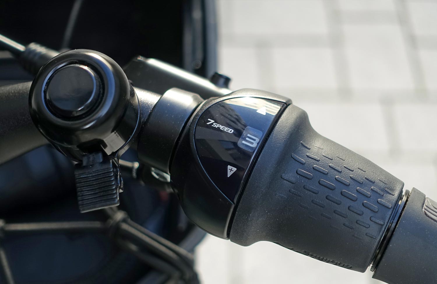 Kalkhoff Image L Advance im Test: Attraktives City-Bike mit leichtem E-Antrieb 12 Kalkhoff Image L Advance Test Review Lightweight Bosch SX Nexus Nabenschaltung Schaltgriff