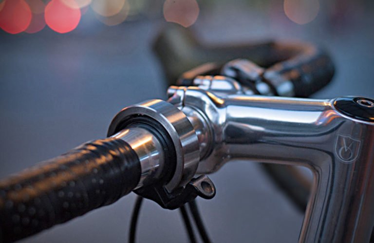 Knog-Oi-Minimalistische-Fahrradklingel-Klingel-Glocke-Fahrrad-1