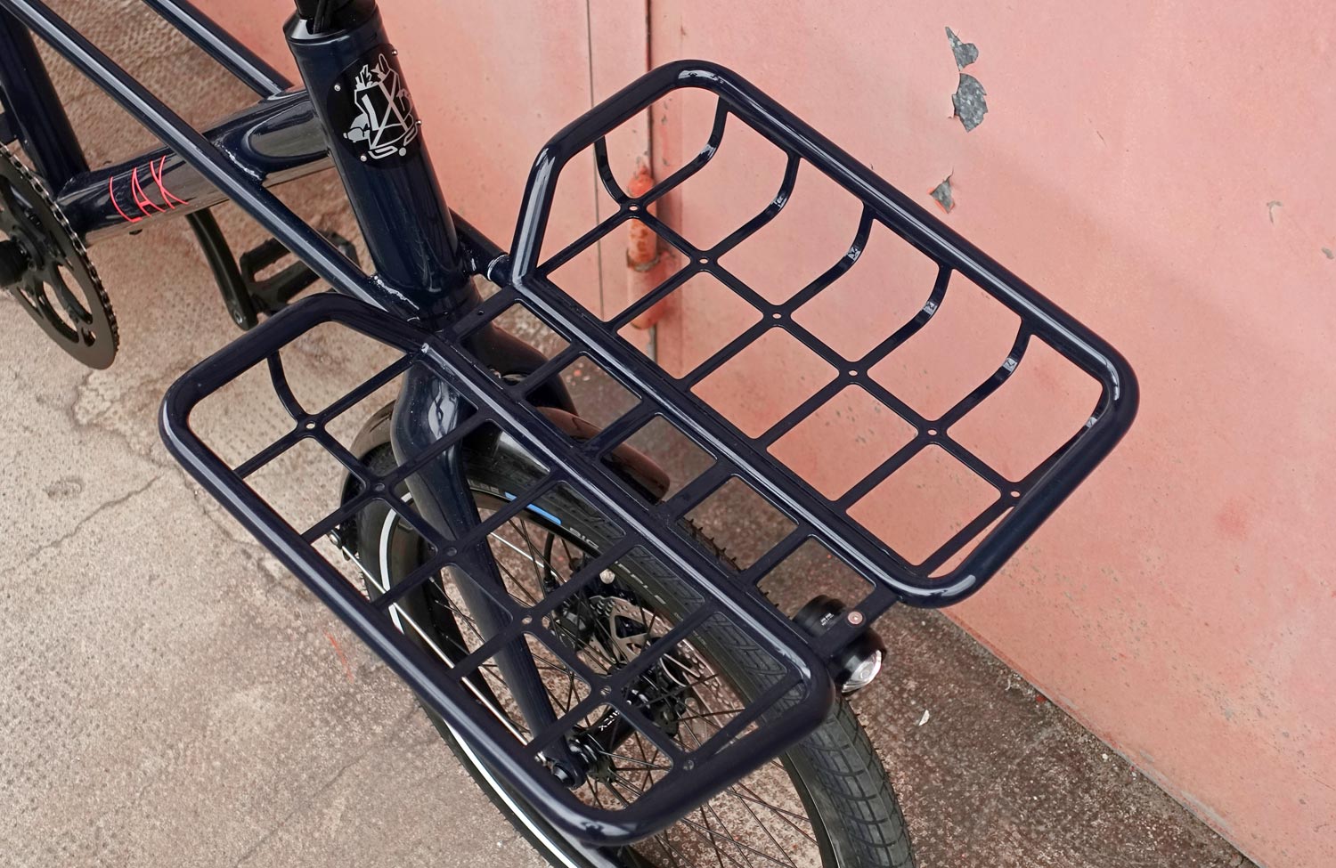 Vorschau: LAX, das kompakte Lastenrad für die Stadt – mit und ohne E-Antrieb 5 LAX Cycles Compact Cargo E Bike Lastenrad Lastenkorb 1