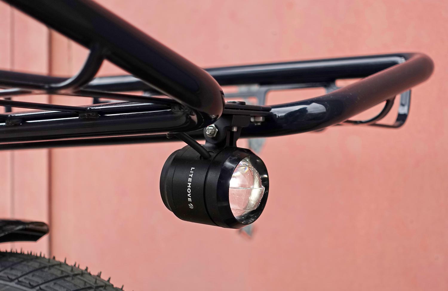 Vorschau: LAX, das kompakte Lastenrad für die Stadt – mit und ohne E-Antrieb 3 LAX Cycles Compact Cargo E Bike Lastenrad Scheinwerfer 1