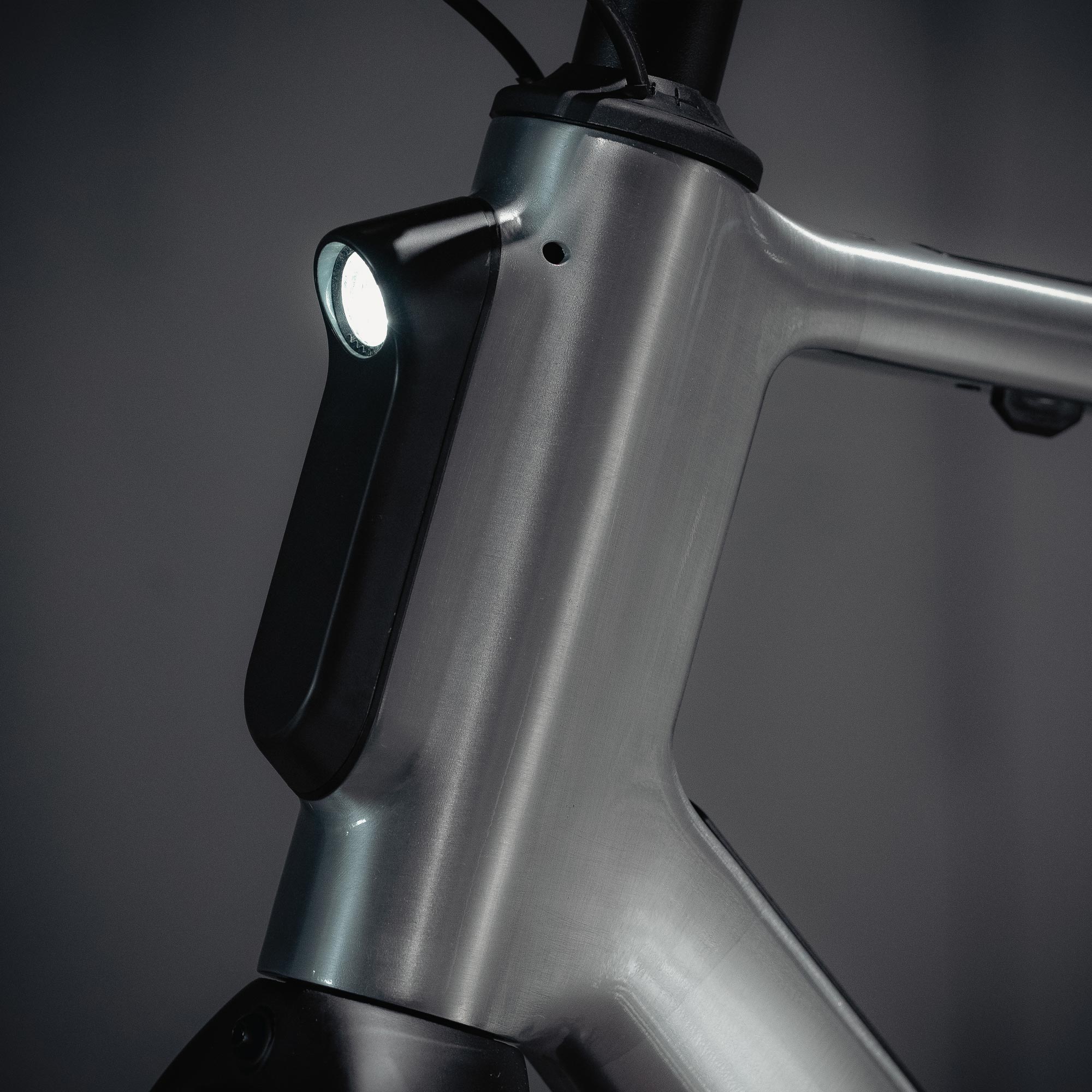 Lemmo One R.A.W. – limitierte Engineer's Edition des Smart Bikes mit gebürstetem Metallfinish 2 Lemmo One RAW Limited Edition Smart E Bike hand brushed metal