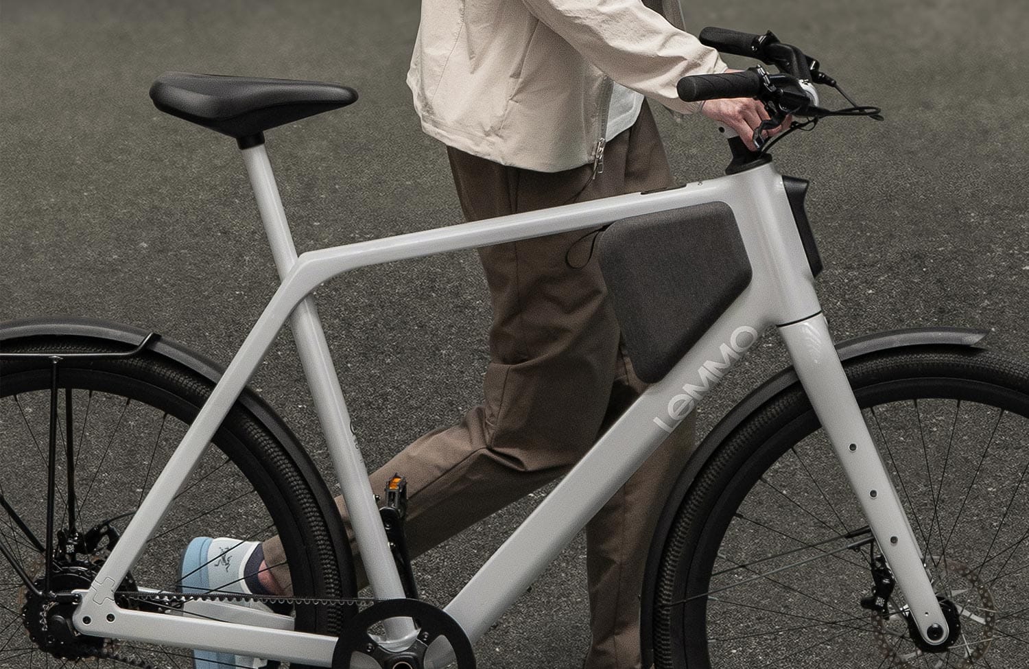Special Urban Edition: Neues Sondermodell für das smarte Lemmo One E+Bike 3 Lemmo One Special Urban Edition Smart E Bike 2024 Downtown Grey