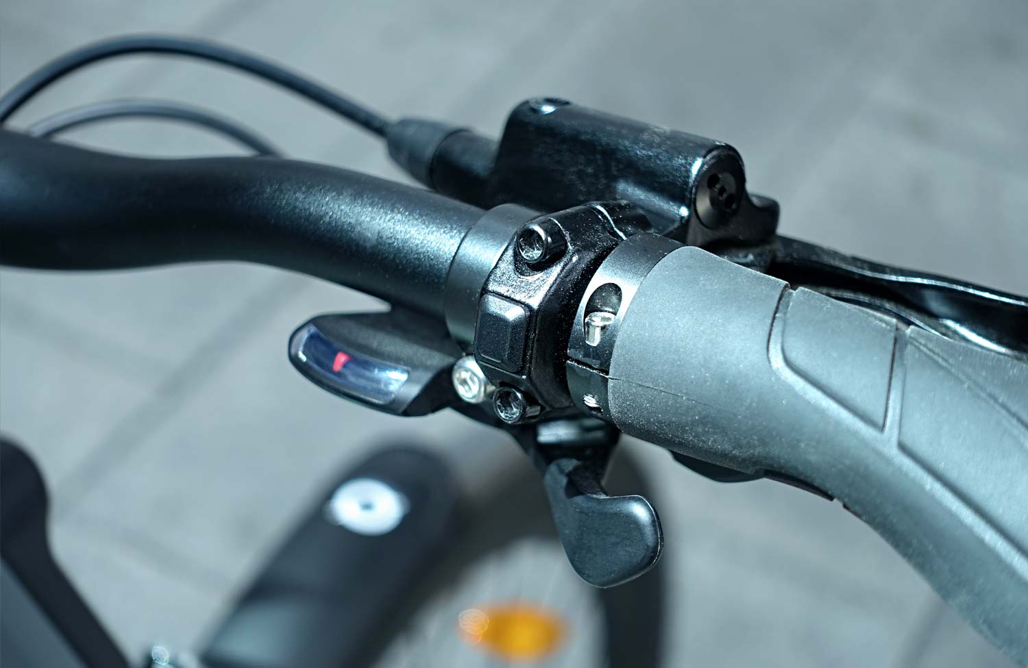 Smartes E-Bike mit manuellem Modus: das Lemmo One im Test 2 Lemmo One Test Smart Urban E Bike Review Button