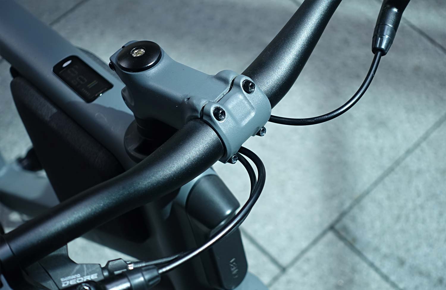 Smartes E-Bike mit manuellem Modus: das Lemmo One im Test 8 Lemmo One Test Smart Urban E Bike Review Vorbau Stem
