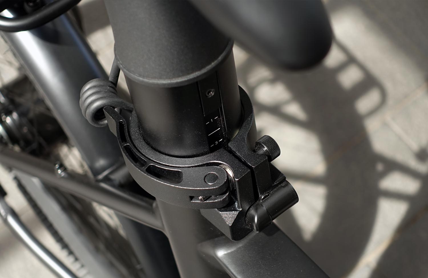 Lidl lohnt sich? Das günstige und elektrische Crivit Urban Bike X.2 im Test 9 Lidl Crivit Urban Bike X 2 Test Review Akku Schloss