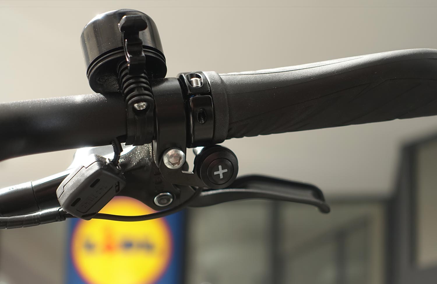 Lidl lohnt sich? Das günstige und elektrische Crivit Urban Bike X.2 im Test 13 Lidl Crivit Urban Bike X 2 Test Review Power Button