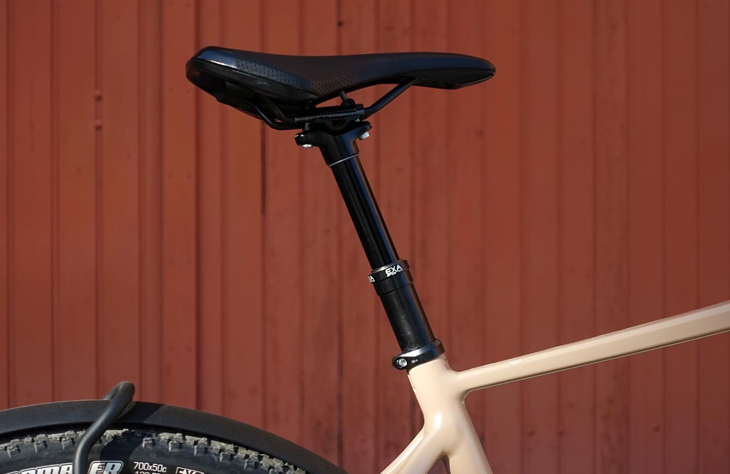 Moustache Dimanche 29.2 EQ im Test: die perfekte Mischung aus Gravel- und Alltagsbike? 7 Moustache Dimanche 29 2 EQ Test Review Dropper Post