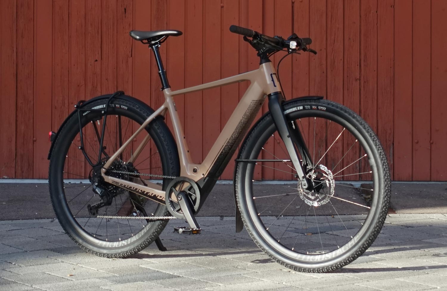 Moustache Dimanche 29.2 EQ im Test: die perfekte Mischung aus Gravel- und Alltagsbike? 1 Moustache Dimanche 29 2 EQ Test Review Look