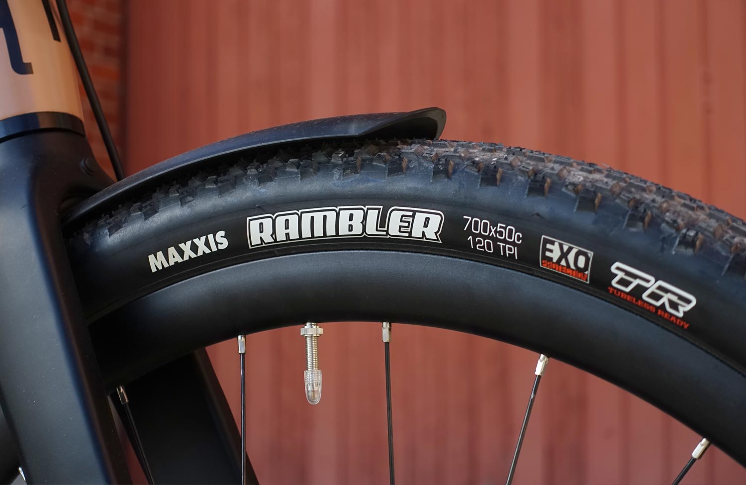 Moustache Dimanche 29.2 EQ im Test: die perfekte Mischung aus Gravel- und Alltagsbike? 8 Moustache Dimanche 29 2 EQ Test Review Rambler reifen
