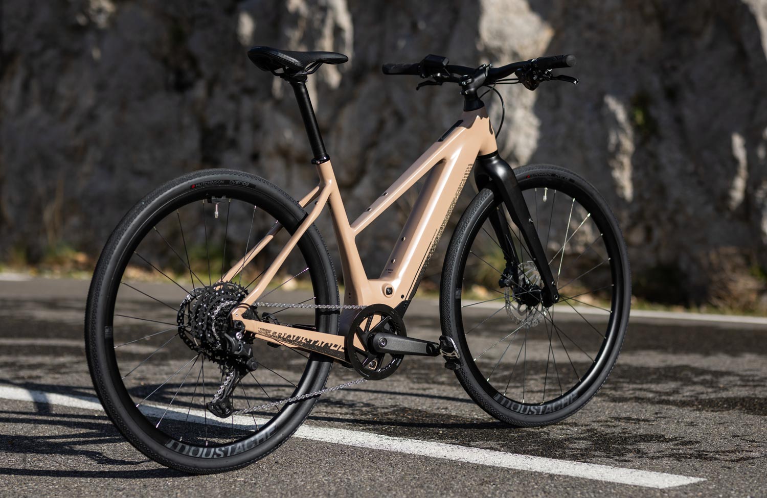 Für Gravel, Alltag und alles dazwischen: die neuen Moustache Dimanche E-Bikes 13 Moustache Dimanche Race 28 2 Open Mood