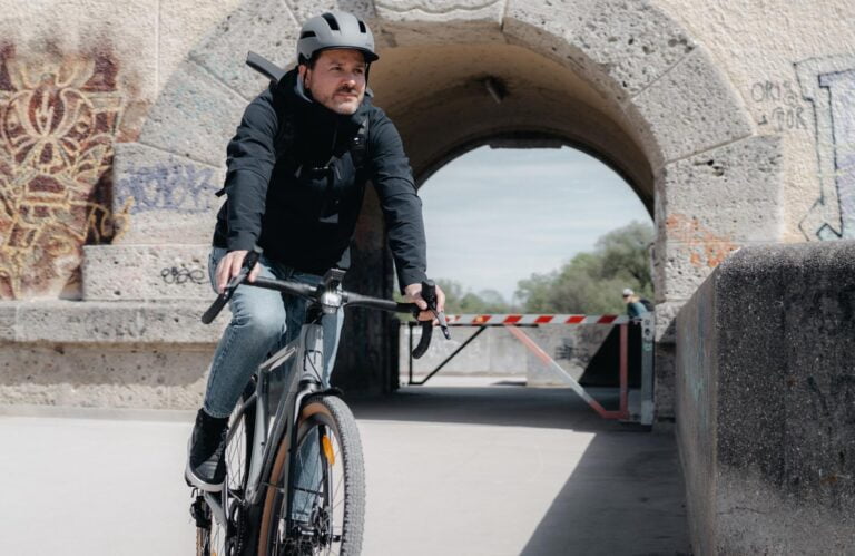 Moustache-Dimanche-Teaser