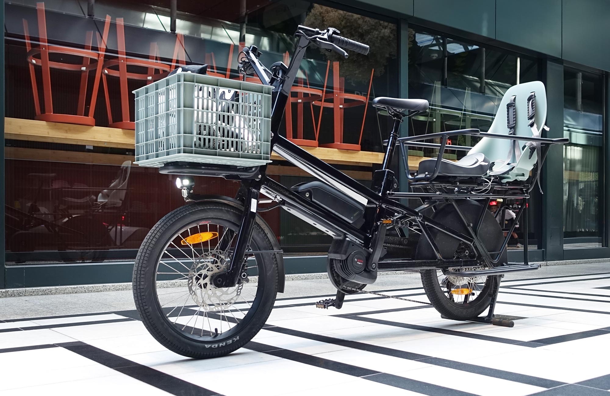 Praktisch und stylish: das kompakte Design-Lastenrad Lundi 20 Cargo von Moustache im Test 17 Moustache Lundi 20 Test Design Cargobike Review 1