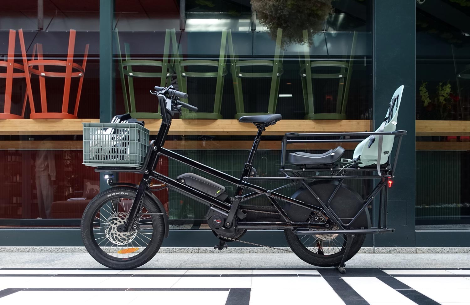 Praktisch und stylish: das kompakte Design-Lastenrad Lundi 20 Cargo von Moustache im Test 3 Moustache Lundi 20 Test Review Design Cargobike Lastenrad Longtail