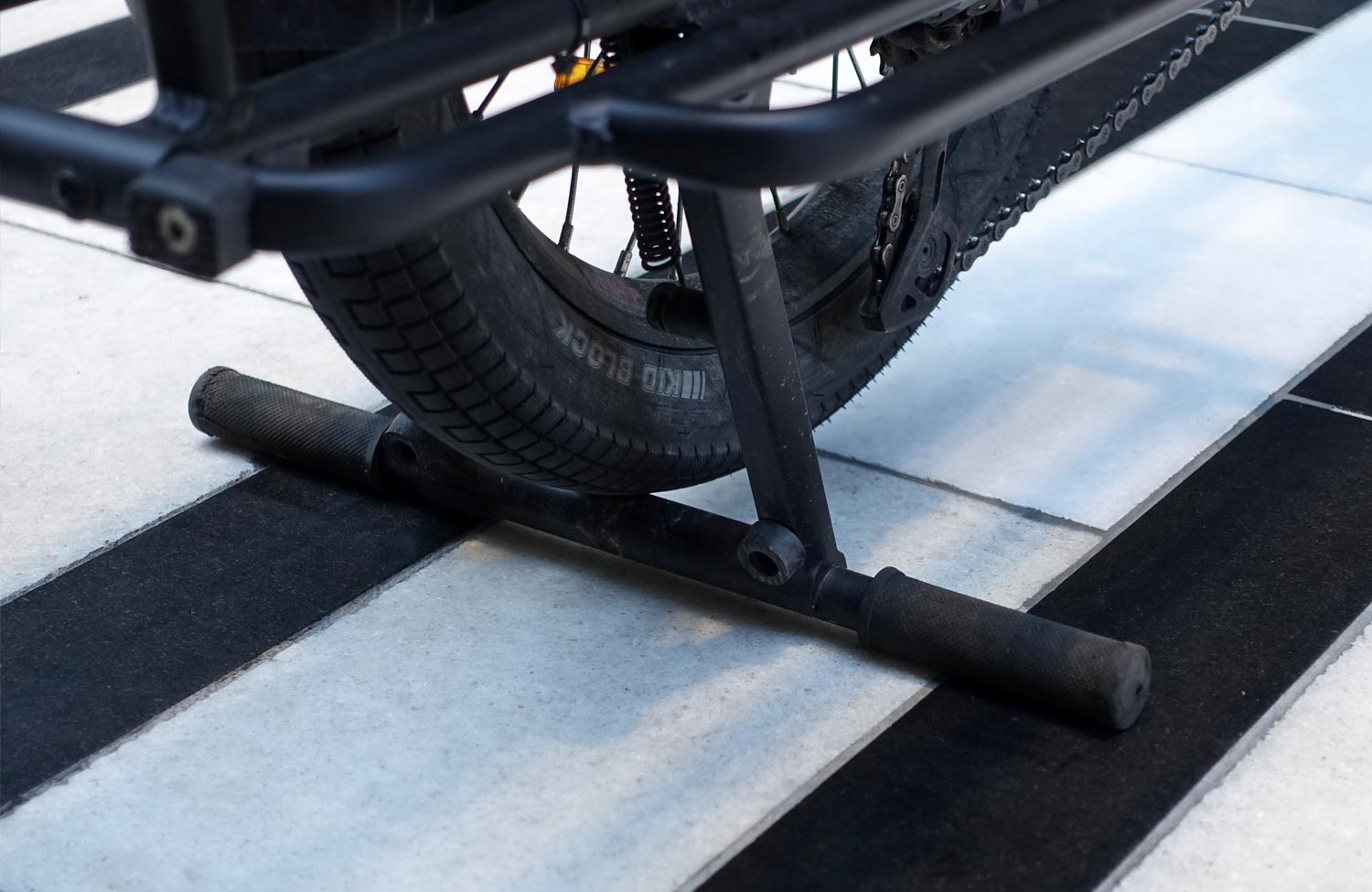 Praktisch und stylish: das kompakte Design-Lastenrad Lundi 20 Cargo von Moustache im Test 9 Moustache Lundi 20 Test Review Design Cargobike Stand