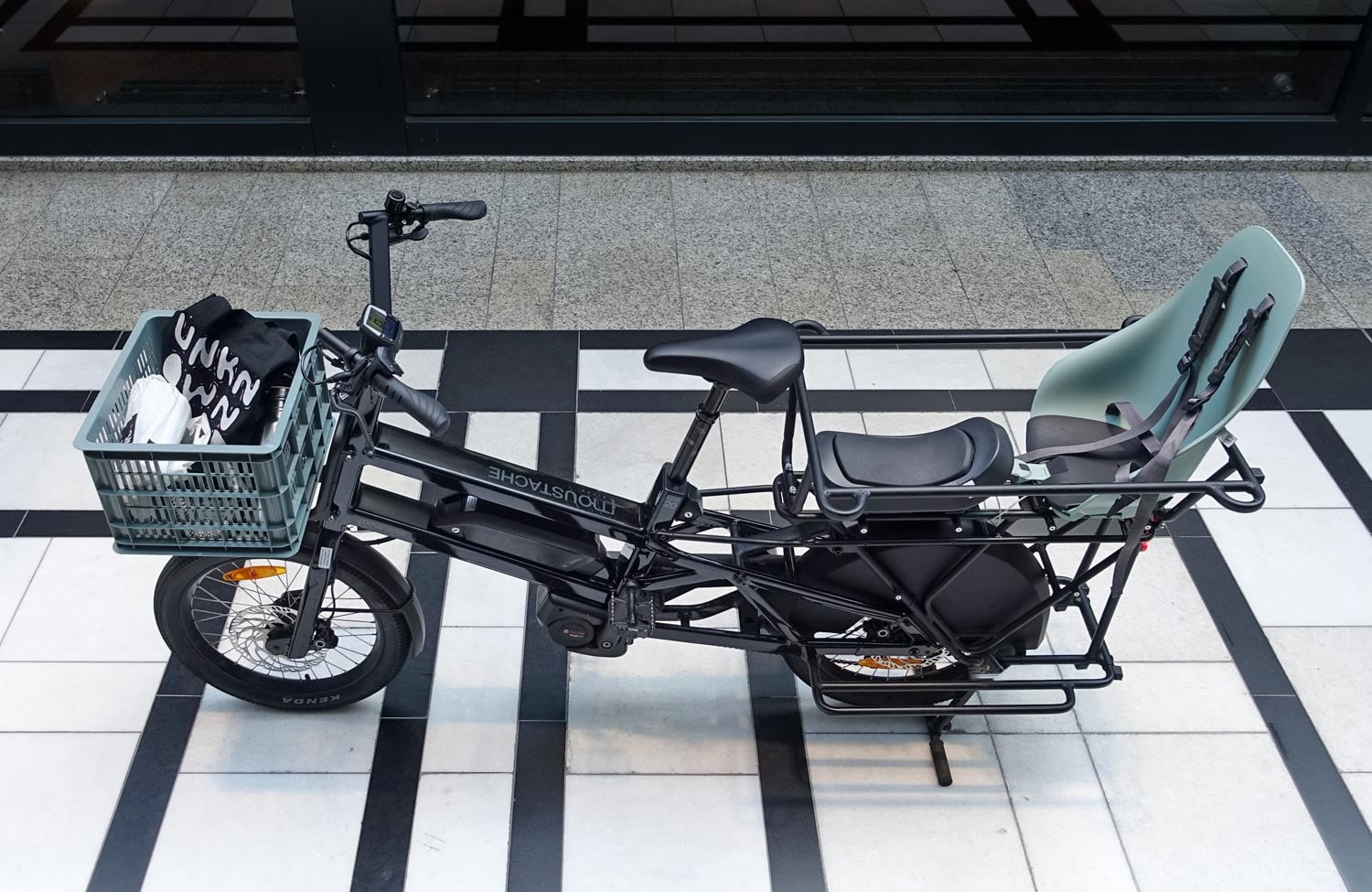 Praktisch und stylish: das kompakte Design-Lastenrad Lundi 20 Cargo von Moustache im Test 18 Moustache Lundi 20 Test Review Design Cargobike Up