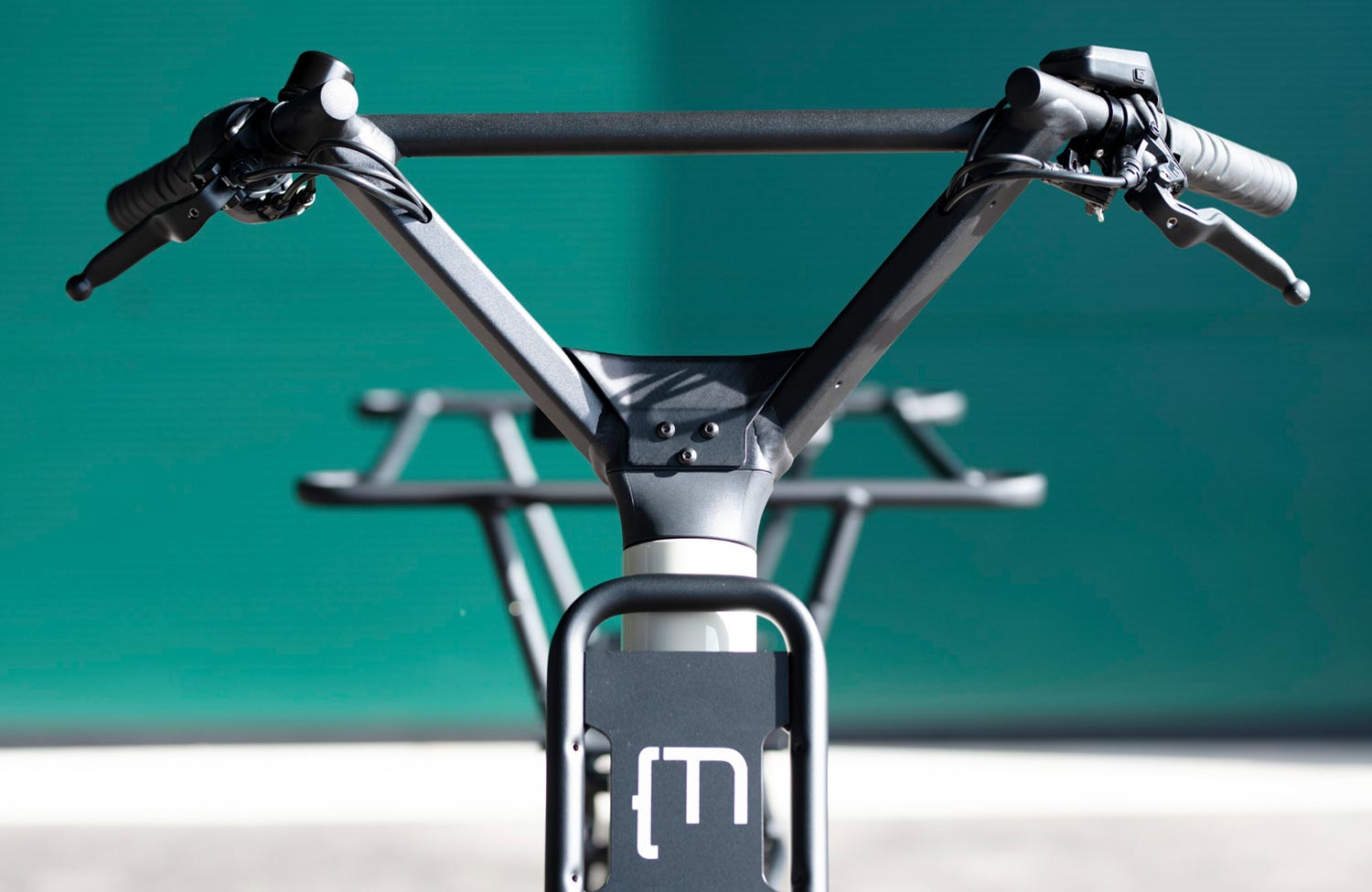 Das neue Moustache Lundi 20 Cargo: Kompaktes Lastenrad, große Möglichkeiten 6 Moustache Lundi Cargo 20 2025 Lastenrad Cargobike Lenker