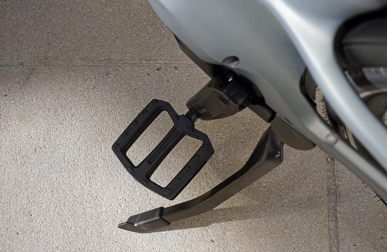 Mut zu Neuem: das Orbea Diem mit innovativem Rahmen und eigenständigem Design im Test 13 Orbea Diem Test Review Kickstand