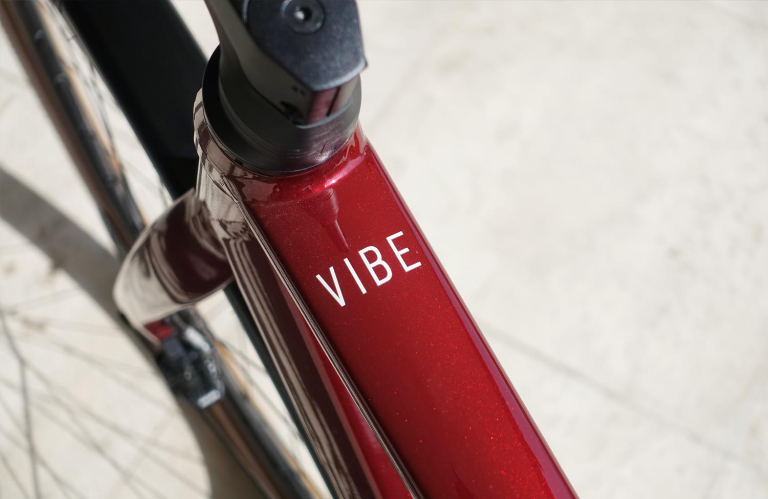 Leichtes E-Bike mit vielen Design-Optionen: das Orbea Vibe H10 MUD im Test 2 Orbea Vibe H10 Test Review Color Red