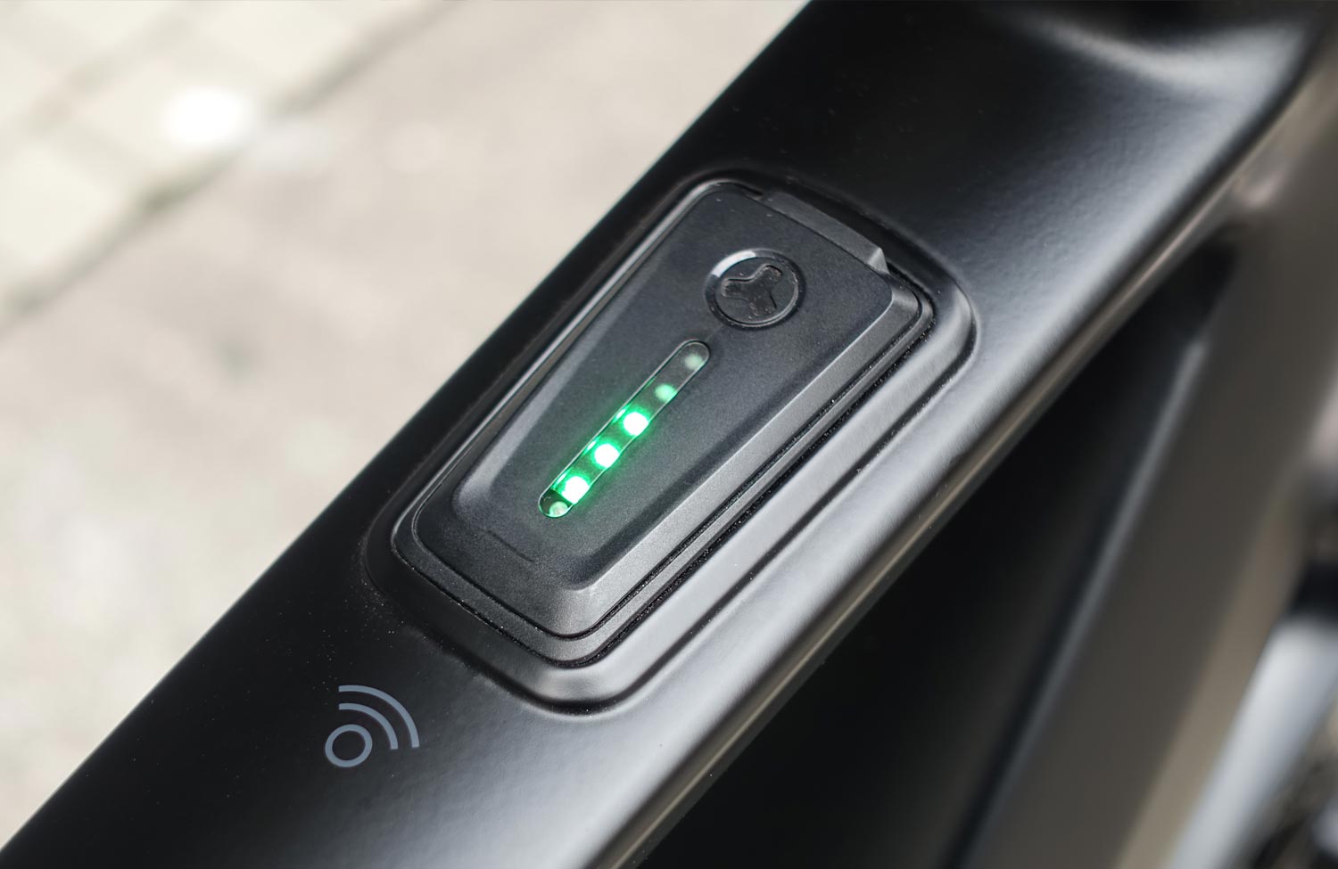 Bestens vernetzt: das UBN Five Silent von Riese & Müller mit Nabenschaltung und Zahnriemen im Test 5 Riese Mueller UBN Five Silent Test Review Fazua LED